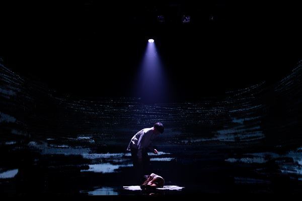 小沢道成「人間が起こす力の凄さを堪能して」 パペット×映像テクノロジーで描く『我ら宇宙の塵』開幕