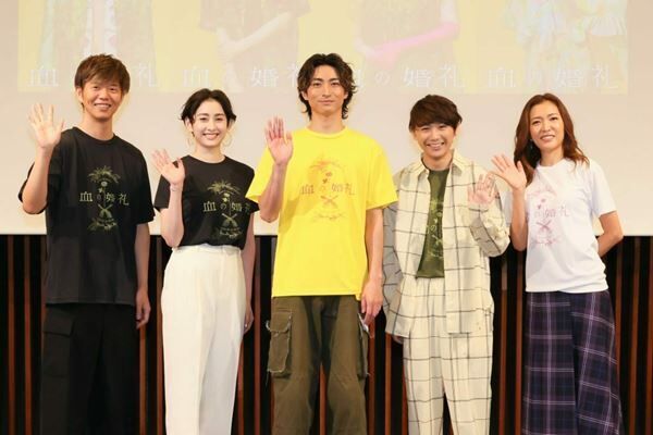 左から）杉原邦生（演出）、早見あかり、木村達成、須賀健太、安蘭けい