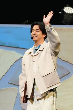 髙橋ひかるが会場中を駆け回る熱演　舞台演劇番組イベント生配信ドラマ『あの夜であえたら』閉幕