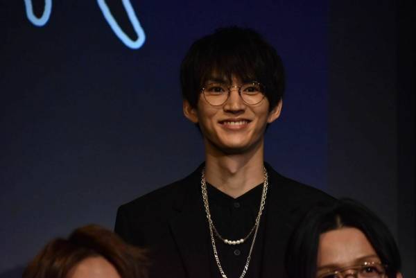 佐藤流司「不満、持ってきてください。吹っ飛ばしますから」　キャスト集結の舞台『呪術廻戦』製作発表レポート