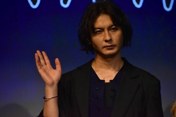 佐藤流司「不満、持ってきてください。吹っ飛ばしますから」　キャスト集結の舞台『呪術廻戦』製作発表レポート