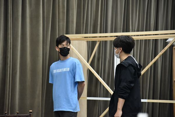 怒涛の大どんでん返しに圧倒！ まもなく開幕の『仮面山荘殺人事件』通し稽古レポート