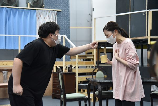 怒涛の大どんでん返しに圧倒！ まもなく開幕の『仮面山荘殺人事件』通し稽古レポート