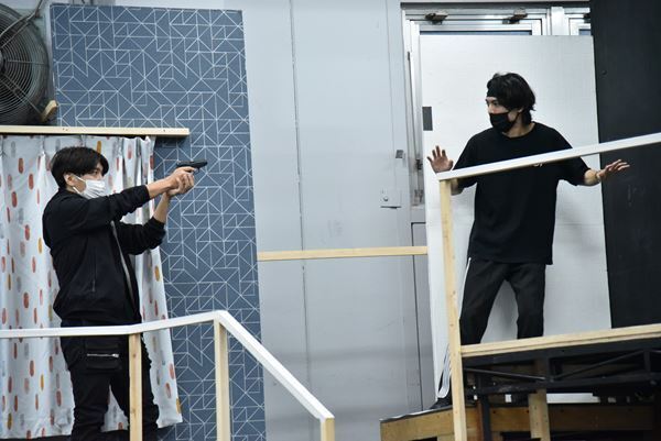 怒涛の大どんでん返しに圧倒！ まもなく開幕の『仮面山荘殺人事件』通し稽古レポート