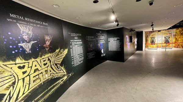 KOBAMETALが著書『10 BABYMETAL LEGENDS』出版記念イベントを開催