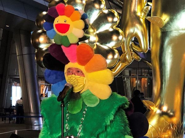 村上隆の新彫刻《お花の親子》が六本木ヒルズに登場！　期間限定の「お花カフェ」もオープン！