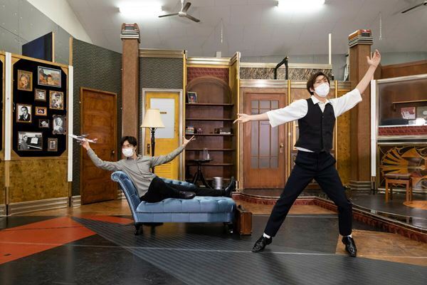 兄弟感の強い浜中文一&室龍太、軽快でおしゃれな上口耕平&水田航生『ダブル・トラブル』公開稽古レポート