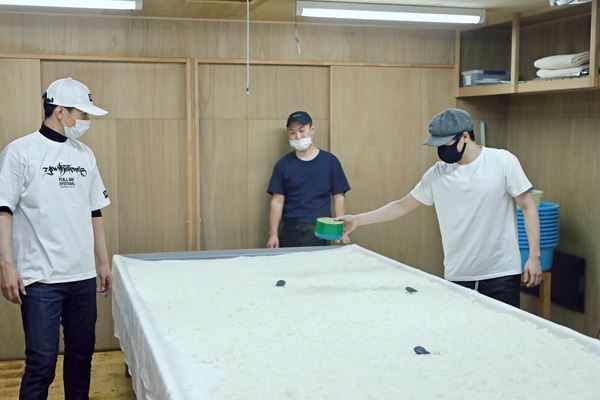 橘ケンチの最新コラボ日本酒『5013橘』がついに発売に　中務裕太も参加した造りの過程をレポート！