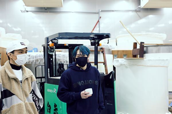 橘ケンチの最新コラボ日本酒『5013橘』がついに発売に　中務裕太も参加した造りの過程をレポート！