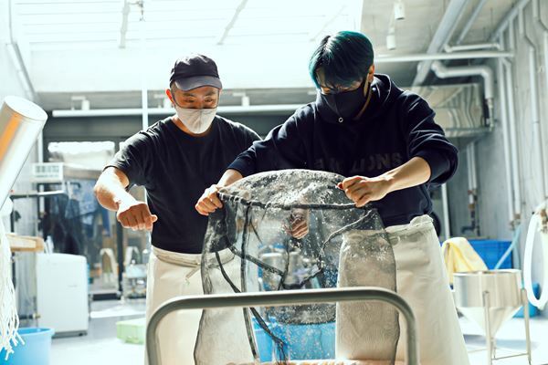 橘ケンチの最新コラボ日本酒『5013橘』がついに発売に　中務裕太も参加した造りの過程をレポート！