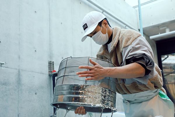 橘ケンチの最新コラボ日本酒『5013橘』がついに発売に　中務裕太も参加した造りの過程をレポート！