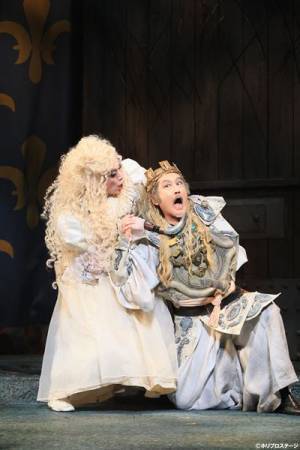 シェイクスピア・シリーズ『ジョン王』開幕　小栗旬・吉田鋼太郎コメント＆舞台写真が到着