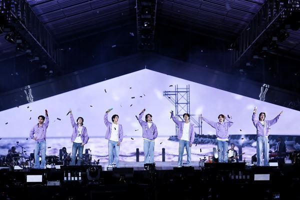 BTS『＜Yet To Come＞ in BUSAN』開催　「Dynamite」「Butter」などライブバンド編曲で全19曲を熱唱