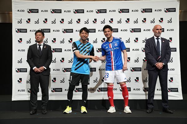 祝30周年！ 記念すべき開幕戦を前に、J1全18チームの監督＆選手がズラリ!!