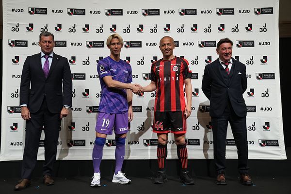 祝30周年！ 記念すべき開幕戦を前に、J1全18チームの監督＆選手がズラリ!!