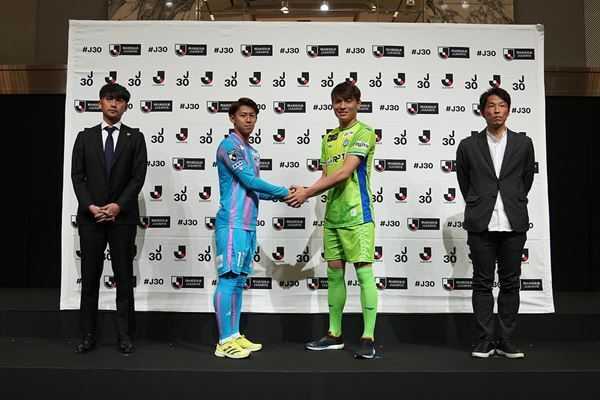 祝30周年！ 記念すべき開幕戦を前に、J1全18チームの監督＆選手がズラリ!!