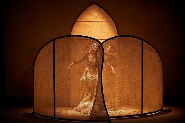 SPAC半年ぶりの公演再開！ みつばちの生体と神秘の物語『みつばち共和国』が開幕