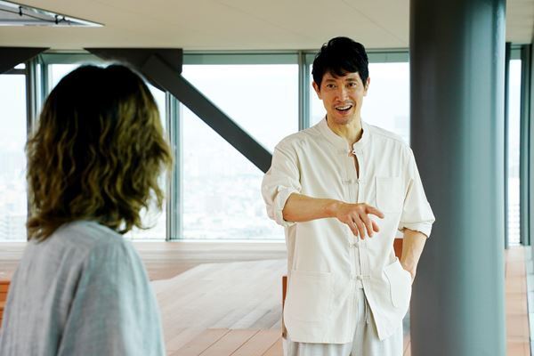 対照的な表情を見せる佐々木蔵之介と安田章大　映画『嘘八百 なにわ夢の陣』新たな場面写真公開