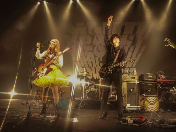 原点回帰から次のフェーズへ　GLIM SPANKY『Into The Time Hole Tour 2022』オフィシャルレポ