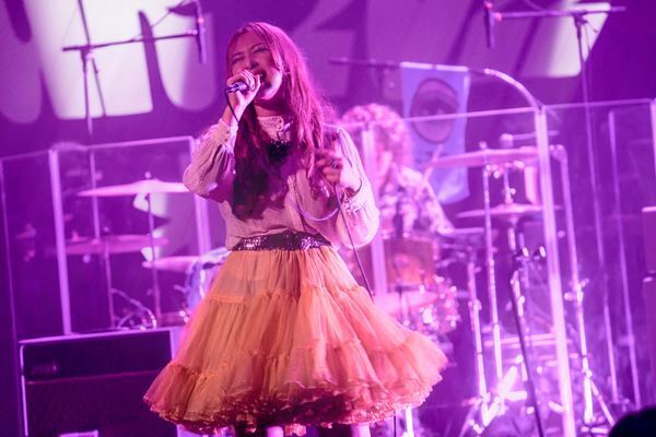 原点回帰から次のフェーズへ　GLIM SPANKY『Into The Time Hole Tour 2022』オフィシャルレポ