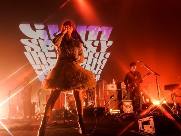 原点回帰から次のフェーズへ　GLIM SPANKY『Into The Time Hole Tour 2022』オフィシャルレポ