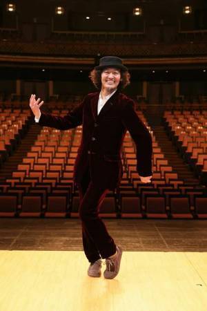 近藤良平、「彩の国」芸術監督就任で「蜷川さんのやってきたことをつなげていきたい」