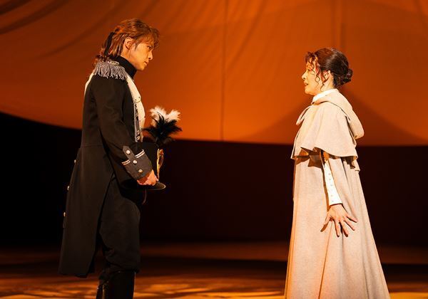 浦井健治×中嶋朋子で恋の行く末を描く　シェイクスピア、ダークコメディ交互上演『終わりよければすべてよし』開幕