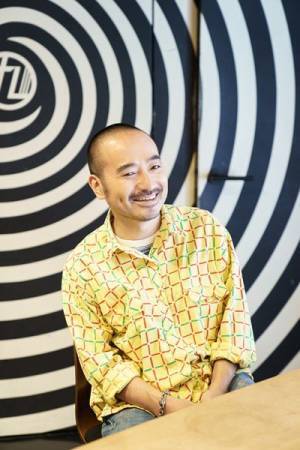 稽古するたび魅力に気づく『君しか見えないよ』岩崎う大（かもめんたる）×川島海荷インタビュー