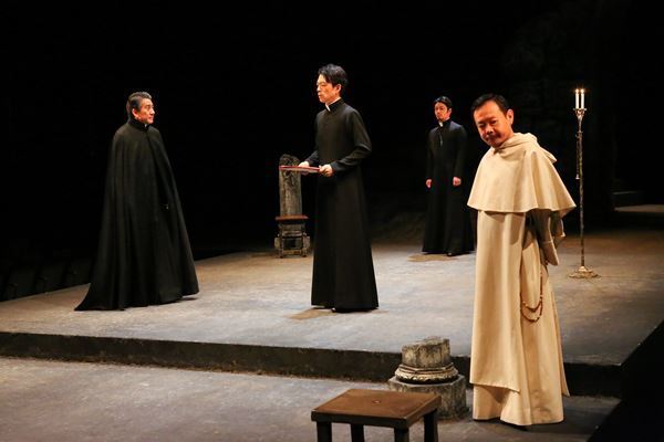 無料映像配信が本日ついに始まる！ 新国立劇場演劇公演『骨と十字架』
