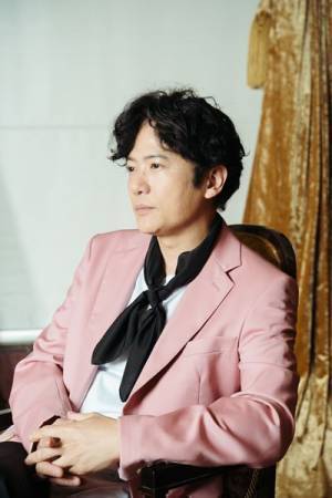 稲垣吾郎と真飛聖が気鋭作家・横山拓也の新作で共演！ “フタ”をすることに慣れてしまった40代を描く舞台『多重露光』とは？