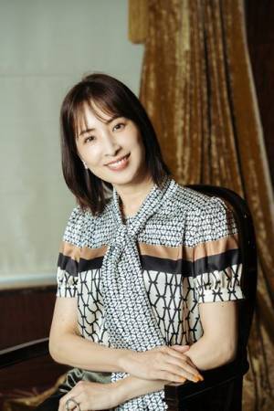 稲垣吾郎と真飛聖が気鋭作家・横山拓也の新作で共演！ “フタ”をすることに慣れてしまった40代を描く舞台『多重露光』とは？