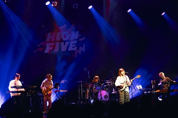 『HIGH FIVE 2023』福岡公演オフィシャルレポート　Omoinotake×iriが打ち上げた、音楽という花火