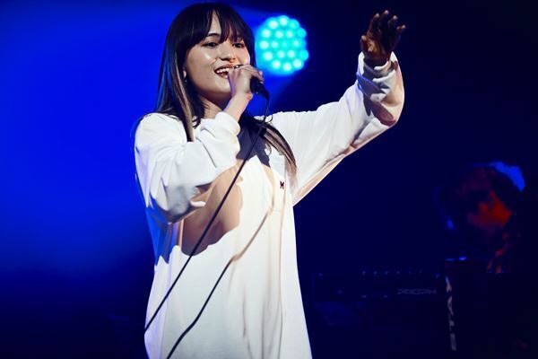 『HIGH FIVE 2023』福岡公演オフィシャルレポート　Omoinotake×iriが打ち上げた、音楽という花火