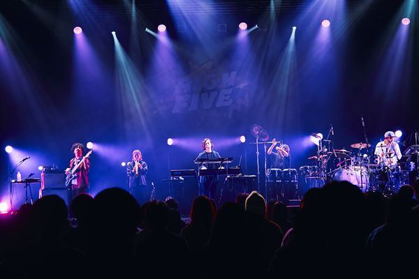 『HIGH FIVE 2023』福岡公演オフィシャルレポート　Omoinotake×iriが打ち上げた、音楽という花火