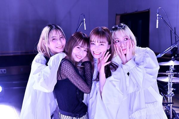 『SCANDAL 10th ALBUM 『MIRROR』 Studio Live』 写真：AZUSA TAKADA