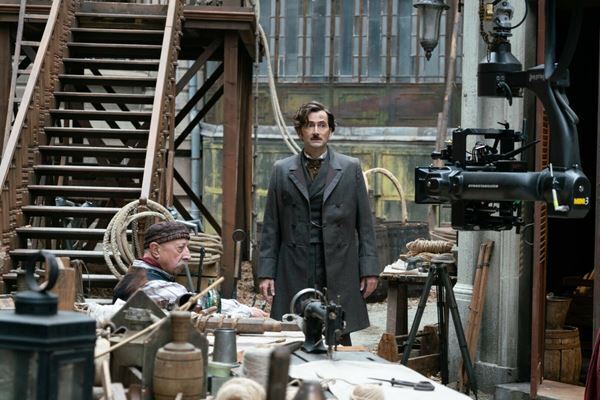 “キュンおじ”デヴィッド・テナント「各エピソードが1本の映画のよう」　ドラマ『80日間世界一周』スペシャル映像公開