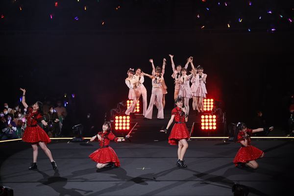 つばきファクトリー、初の武道館単独ライブを新メンバー含む12人体制で開催「またひとつ前に進めた」