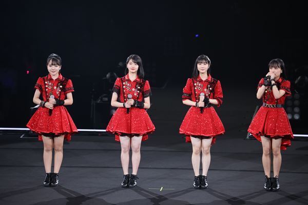 つばきファクトリー、初の武道館単独ライブを新メンバー含む12人体制で開催「またひとつ前に進めた」