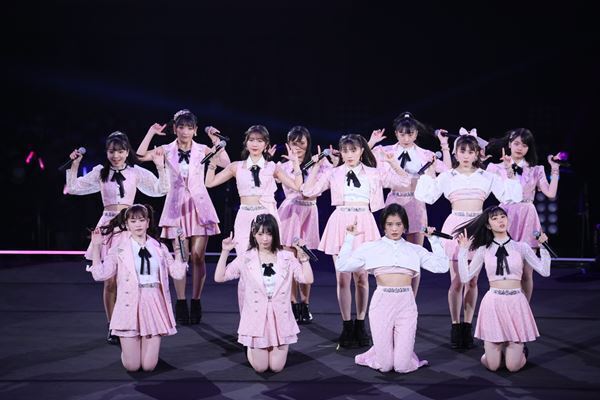 つばきファクトリー、初の武道館単独ライブを新メンバー含む12人体制で開催「またひとつ前に進めた」