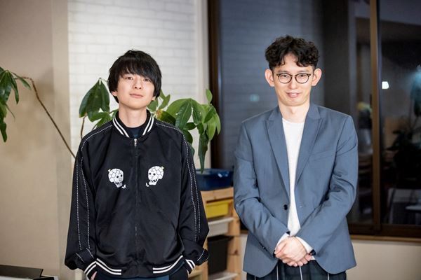 オンラインライブ『音楽と行こう』配信に向けてユニゾン斎藤宏介×芦沢ムネトの対談インタビュー公開
