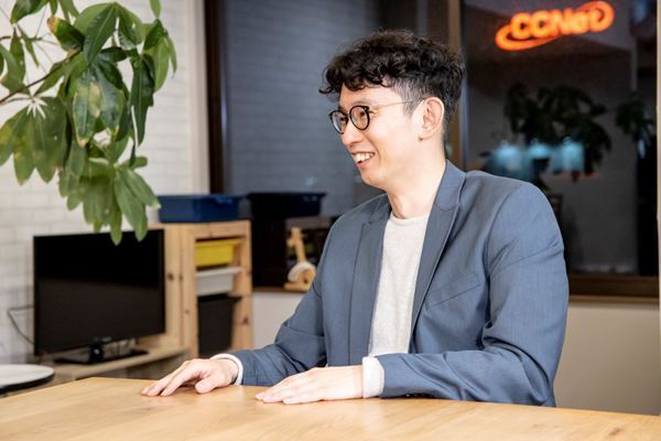 オンラインライブ『音楽と行こう』配信に向けてユニゾン斎藤宏介×芦沢ムネトの対談インタビュー公開