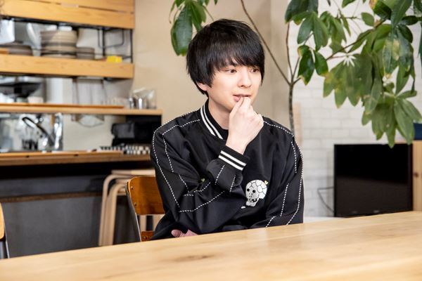 オンラインライブ『音楽と行こう』配信に向けてユニゾン斎藤宏介×芦沢ムネトの対談インタビュー公開