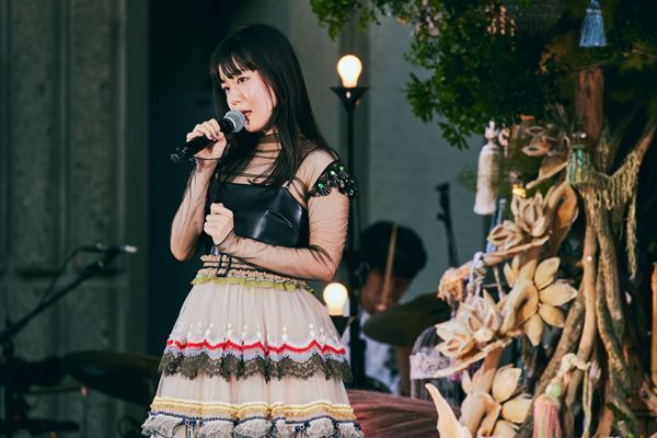 “17歳の夢”と“今”が響き合う、 念願の初野音ワンマン『吉澤嘉代子の日比谷野外音楽堂』