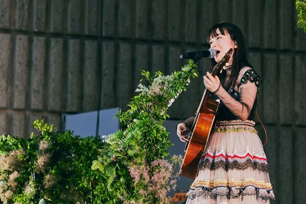 “17歳の夢”と“今”が響き合う、 念願の初野音ワンマン『吉澤嘉代子の日比谷野外音楽堂』