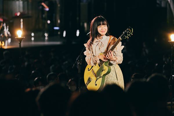 “17歳の夢”と“今”が響き合う、 念願の初野音ワンマン『吉澤嘉代子の日比谷野外音楽堂』