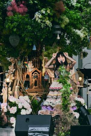 “17歳の夢”と“今”が響き合う、 念願の初野音ワンマン『吉澤嘉代子の日比谷野外音楽堂』