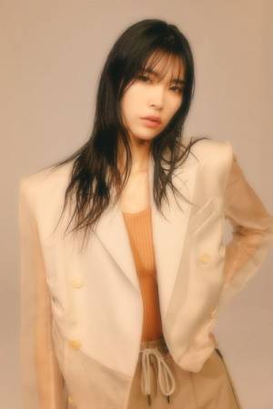 初の武道館公演を控えたExWHYZインタビュー「この6人とマスターのみんなで、あの空間を共有できるのが待ち遠しい」