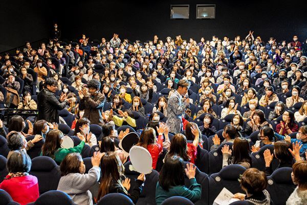 木村拓哉が日本全国でサプライズ『レジェンド＆バタフライ』3日間4都市で舞台挨拶