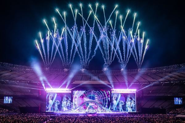 TWICE、初のスタジアム公演に4日間で22万人が熱狂　追加公演の開催を発表【レポート】