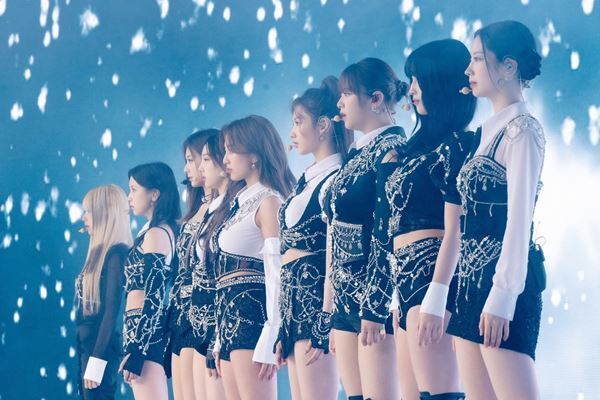 TWICE、初のスタジアム公演に4日間で22万人が熱狂　追加公演の開催を発表【レポート】
